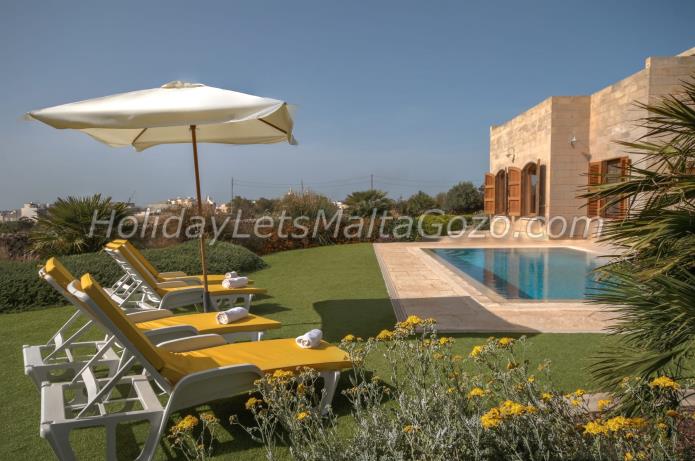 Holiday Let Malta Dingli Villa/Farmhouse with Pool farmhouse ta' trejni